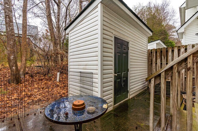 Foto del edificio - 2 Bedroom + Loft Townhome in Prime Raleigh...