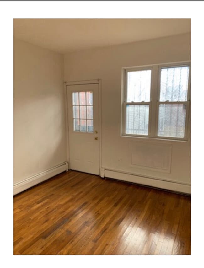 Foto del edificio - 806 E 216th St