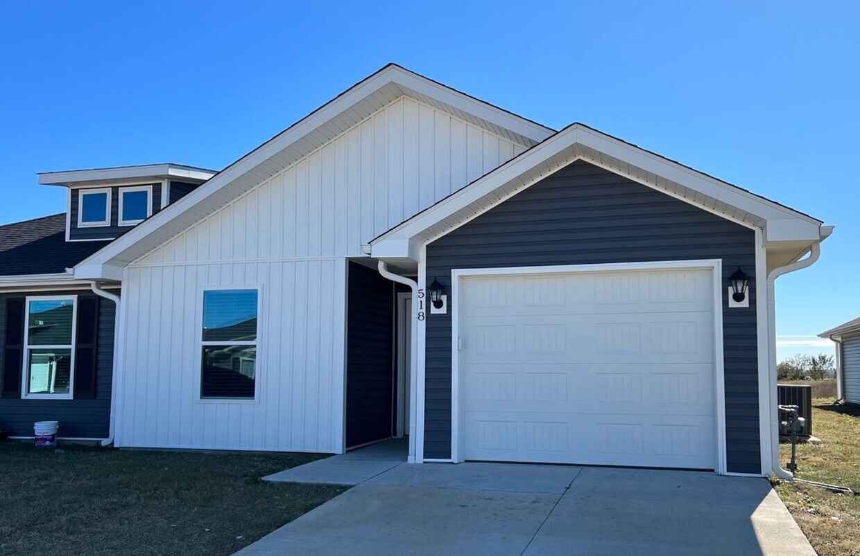 New 3 Bedroom Townhome! Now 100 Off Month... House Rental in Duenweg