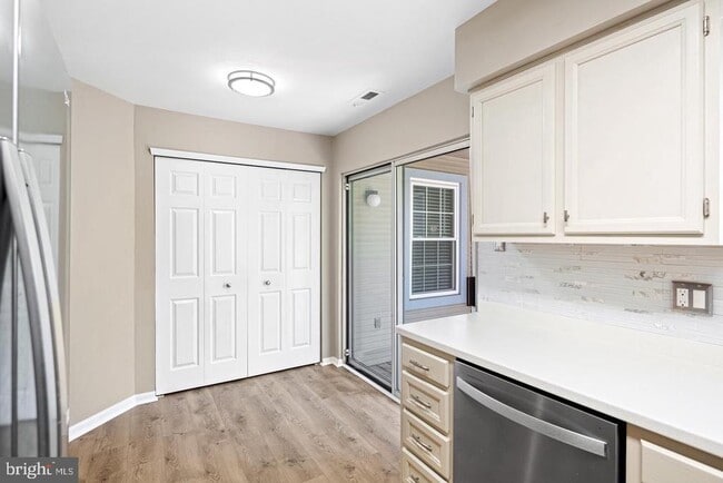 Building Photo - 107 Sweetwater Dr