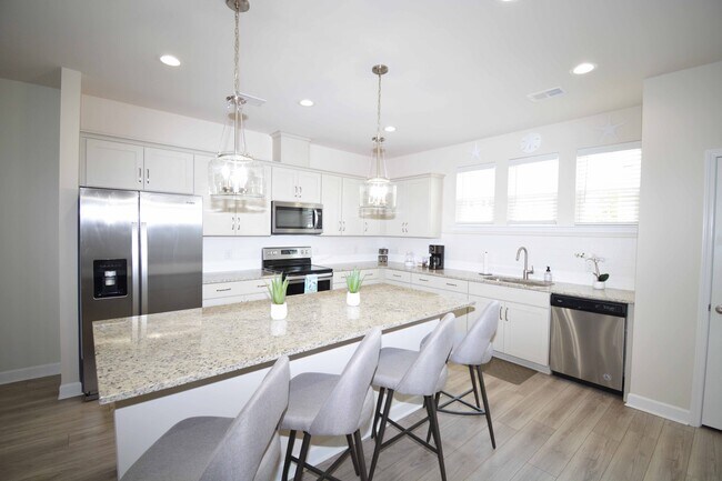 Building Photo - Getaway on Mcklernon