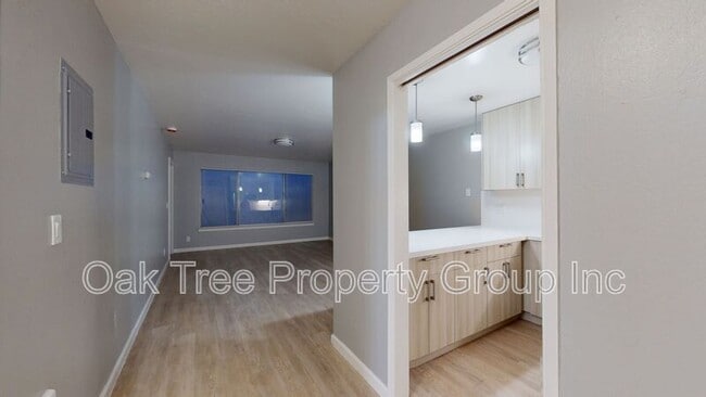 Foto del edificio - Oak Grove - 351 Lester