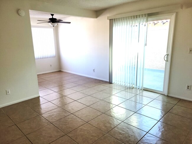 Foto del edificio - 16742 Lynn Ln