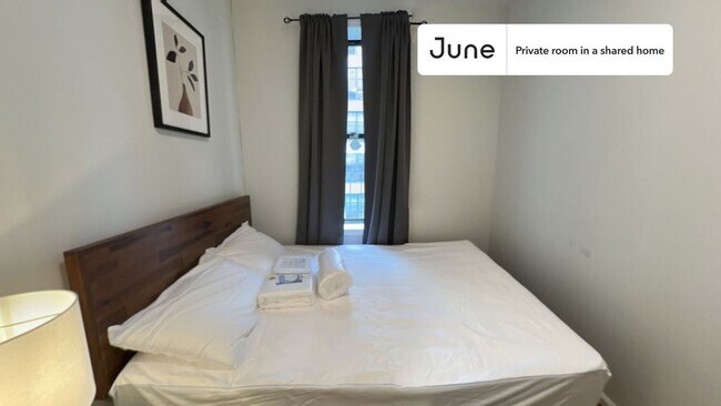 Foto del edificio - Private bedroom in 3 bed/1 bath Home
