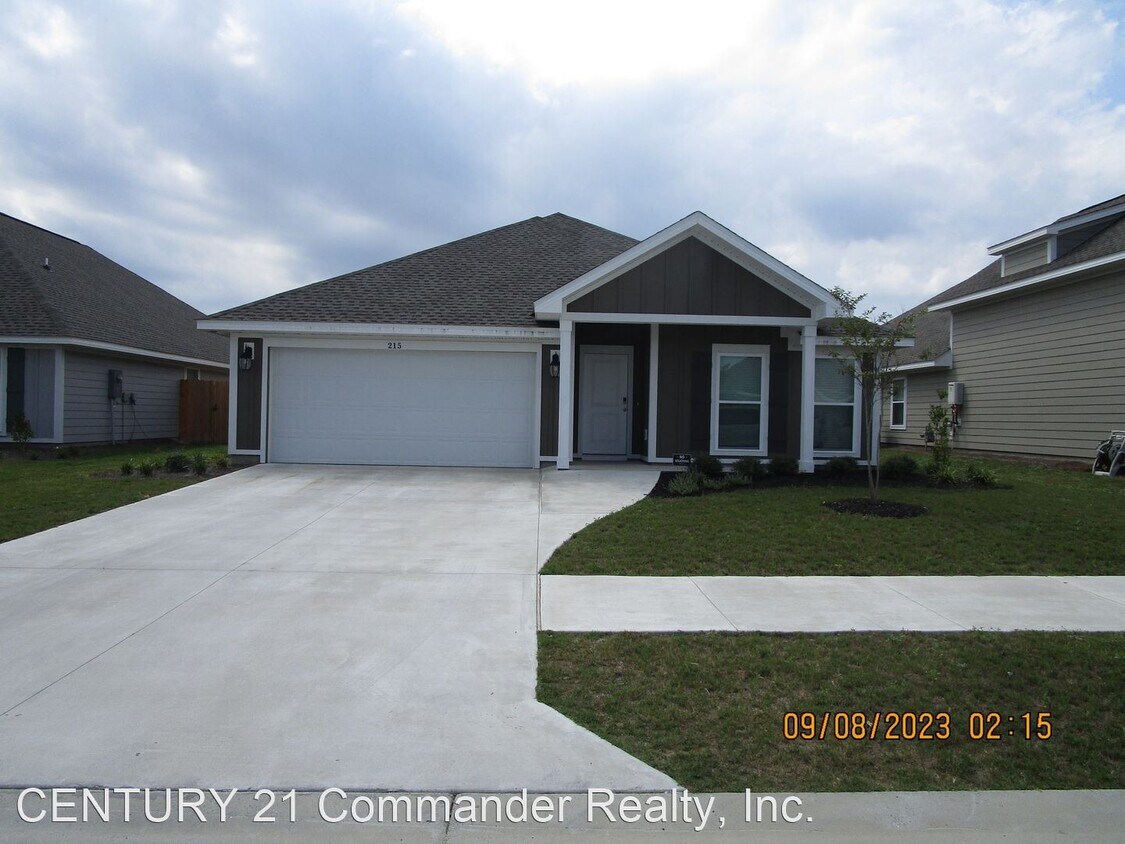 Primary Photo - 3 br, 2 bath House - 215 Bayou Bend Lane