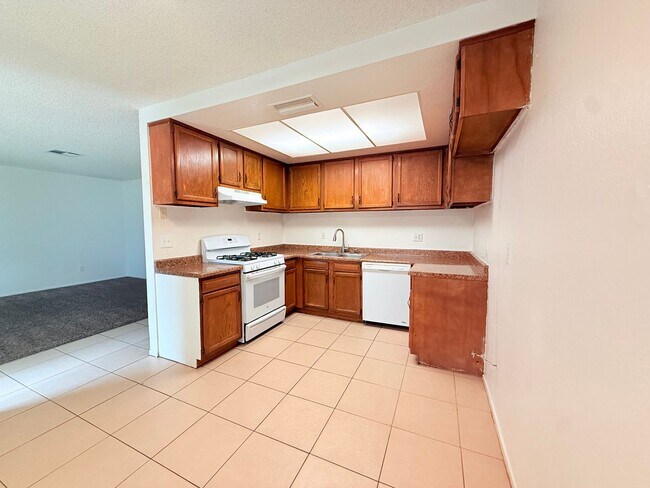 Foto del edificio - AVAILBLE NOW!! 2 Bed 1 Bath Apartment in C...