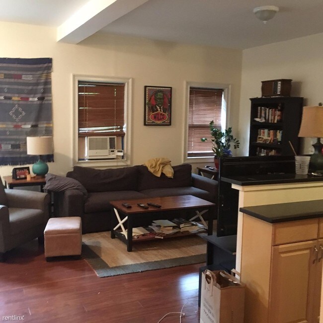 Foto del edificio - 244 W Newton St