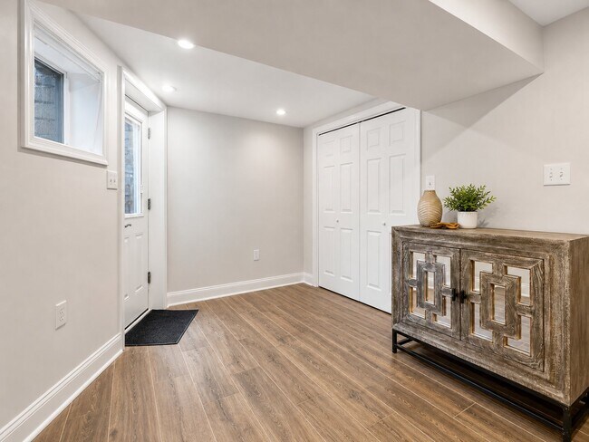 Foto del edificio - 3576 13th St NW