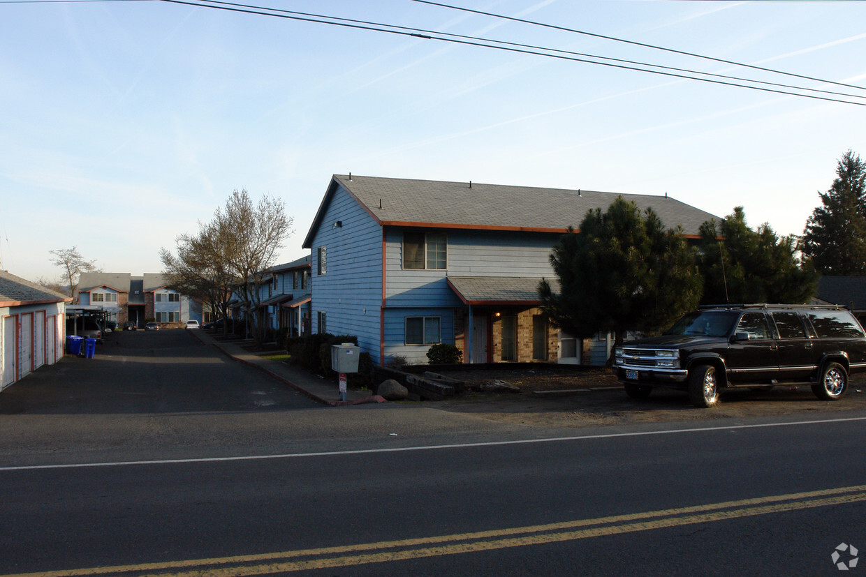 Primary Photo - Maple Place Apartments