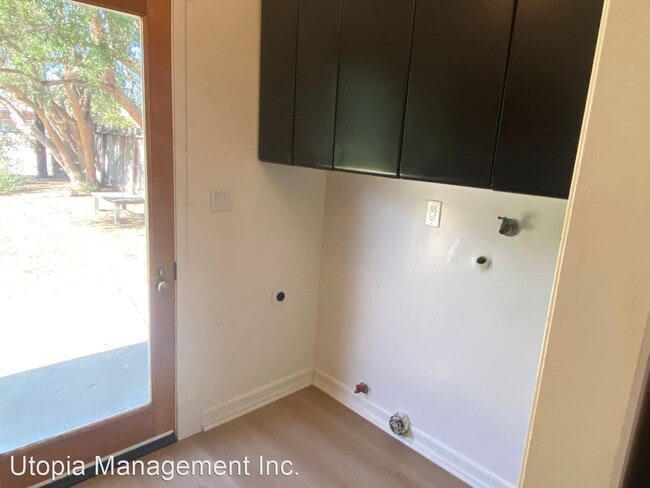 Building Photo - 3 br, 2 bath House - 24231 Hartland St