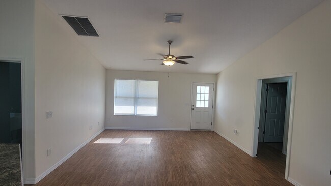 Foto del edificio - 7683 County Rd 109 E
