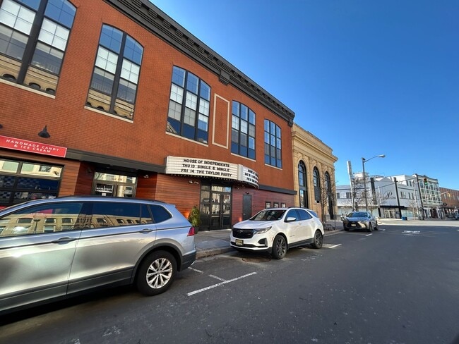 Building Photo - 406 Comstock St