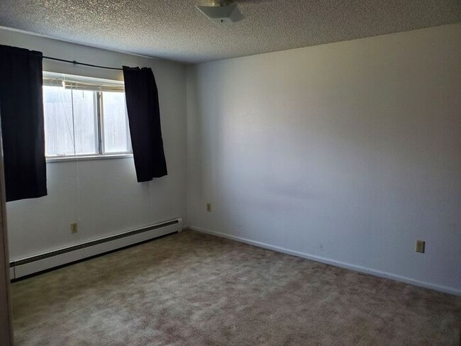 Building Photo - 4517 Parkview Dr
