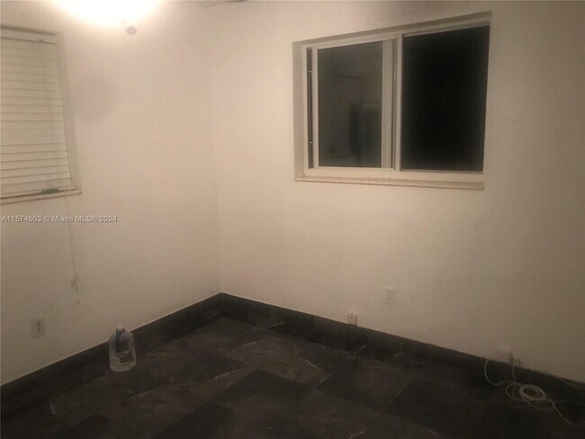 Foto del edificio - 6520 Fletcher St