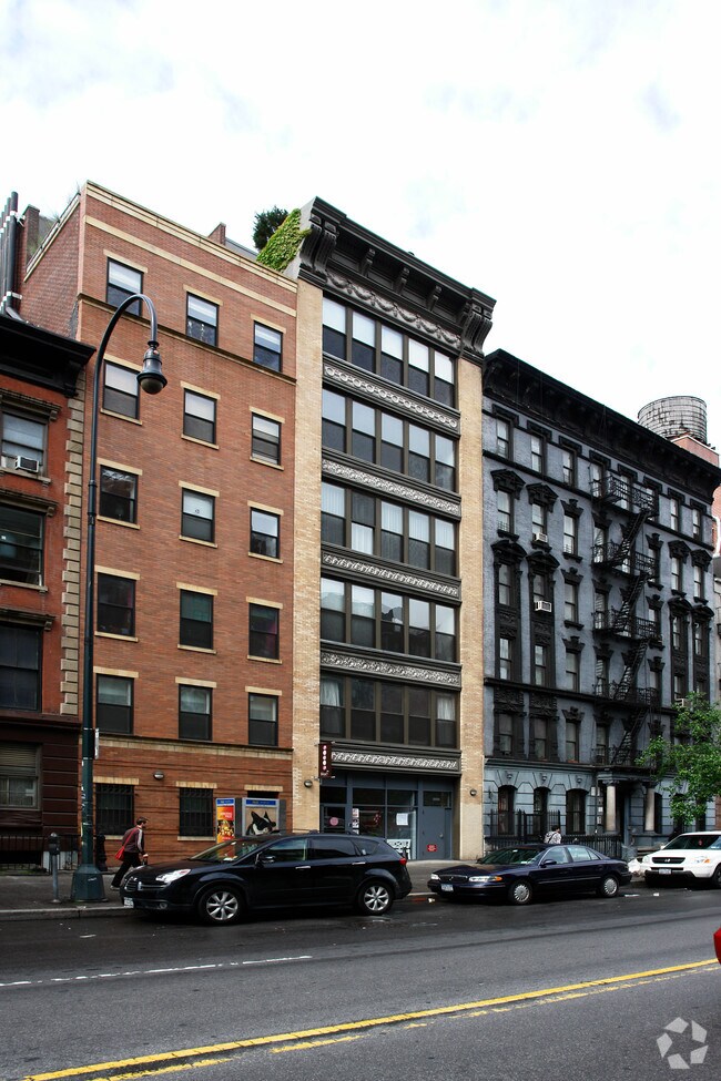 Foto del edificio - 345 W 13th St