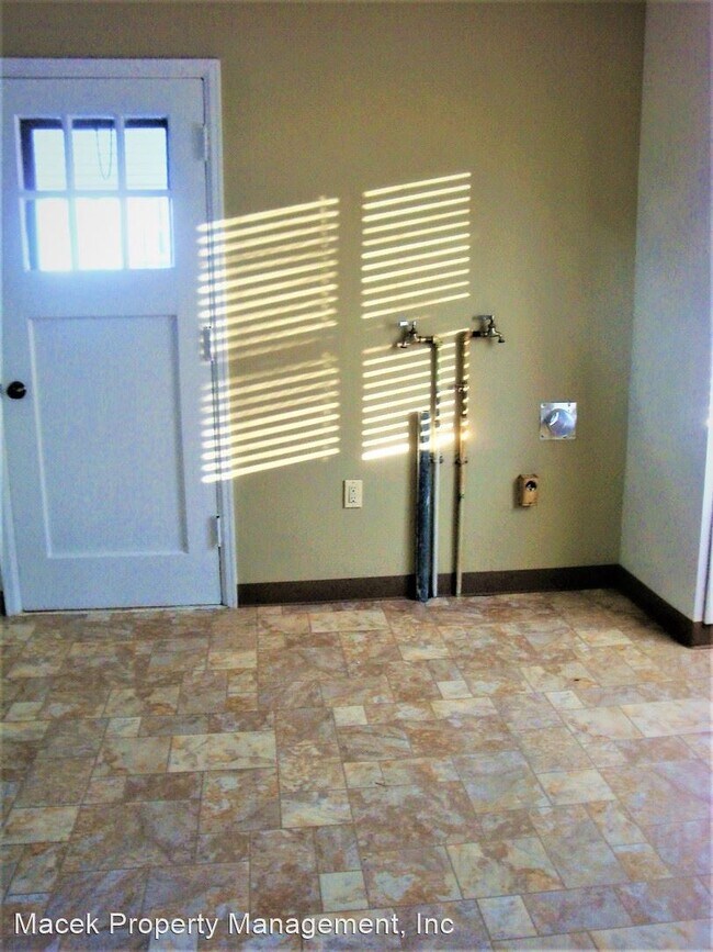 Foto del edificio - 2 br, 1 bath House - 2409 8th Avenue South