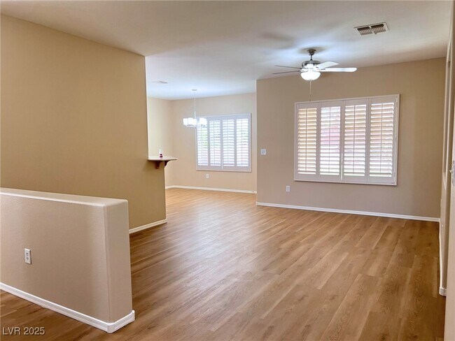 Foto del edificio - 2151 Desert Woods Dr