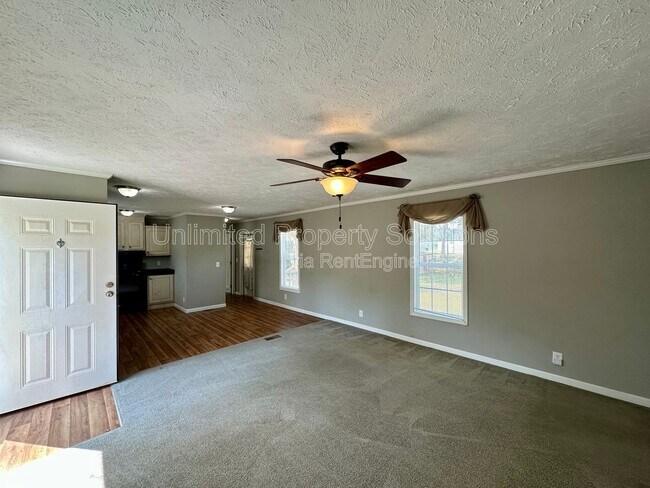 Foto del edificio - 2416 Quail Run Rd NE