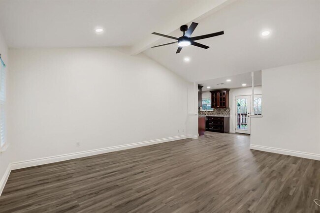 Foto del edificio - 12100 Clickett Cove