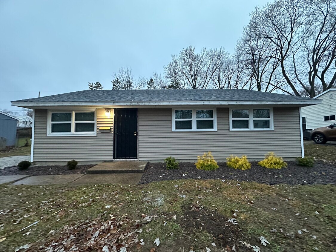 Foto principal - 911 Southmoor Dr