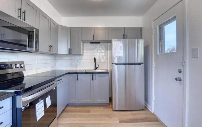 Foto del edificio - 7233 W Lakefield Dr