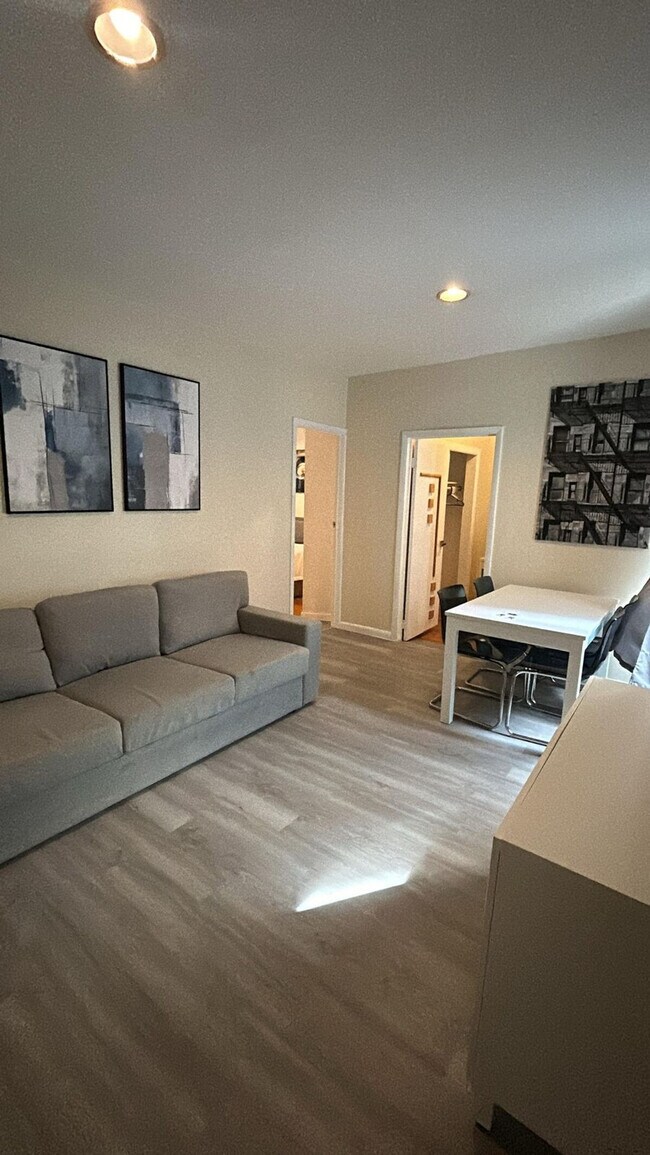 Foto del edificio - 320 E 93rd St
