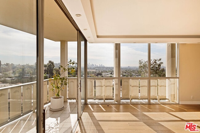 Building Photo - 4411 Los Feliz Blvd