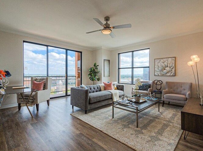 Primary Photo - 330 Las Colinas