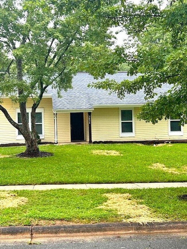 Foto del edificio - Available Beautifully Renovated Bungalow!