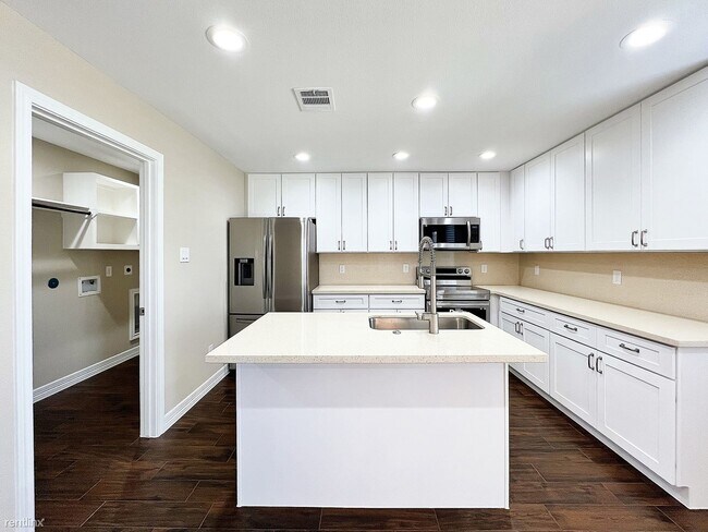 Building Photo - 3 br, 2.5 bath House - 4803 Indian Trl