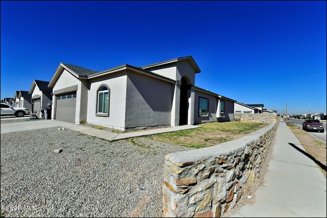 Foto del edificio - 14945 Tierra Escape Ave