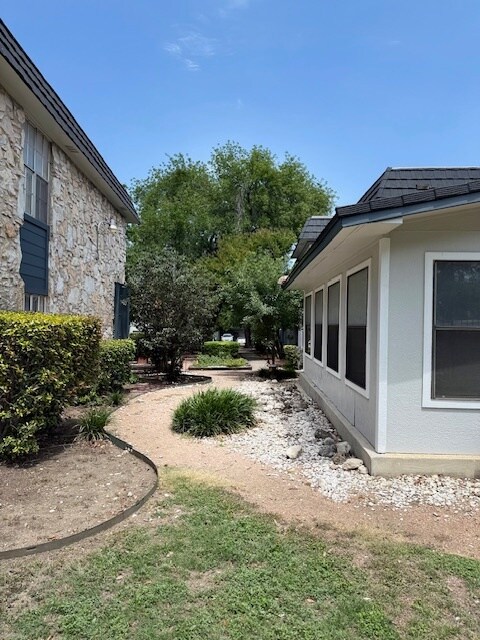 Patio - Wilshire Woods