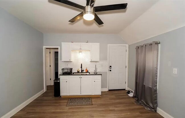 Building Photo - 3647 W 47th St