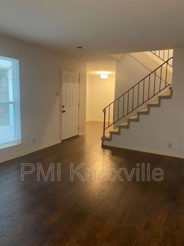Foto del edificio - 9120 Woodpark Ln NW