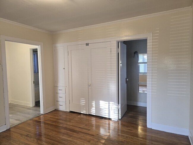 Foto del edificio - 2808 1/2 Hillcrest Dr