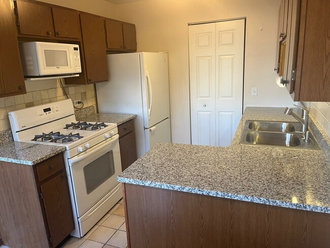 Building Photo - 652 Mallard Ct