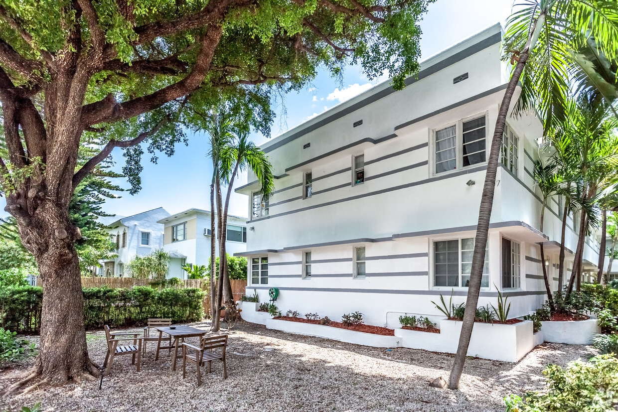 Foto principal - SoBe Apartment Rentals