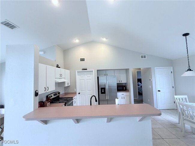 Building Photo - 1005 SW 18th Ave