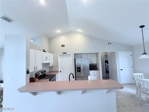 Building Photo - 1005 SW 18th Ave