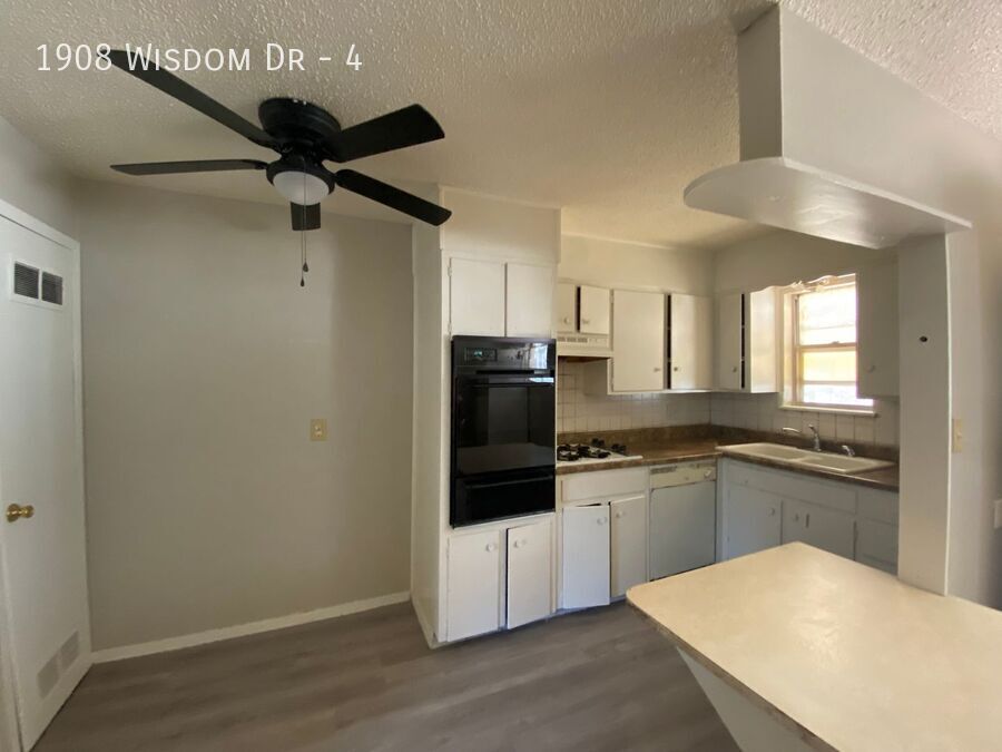 Foto del edificio - 1908 Wisdom Dr