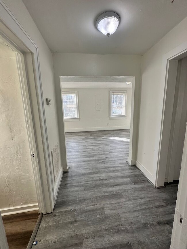 Foto del edificio - Three Bedroom Available Soon!