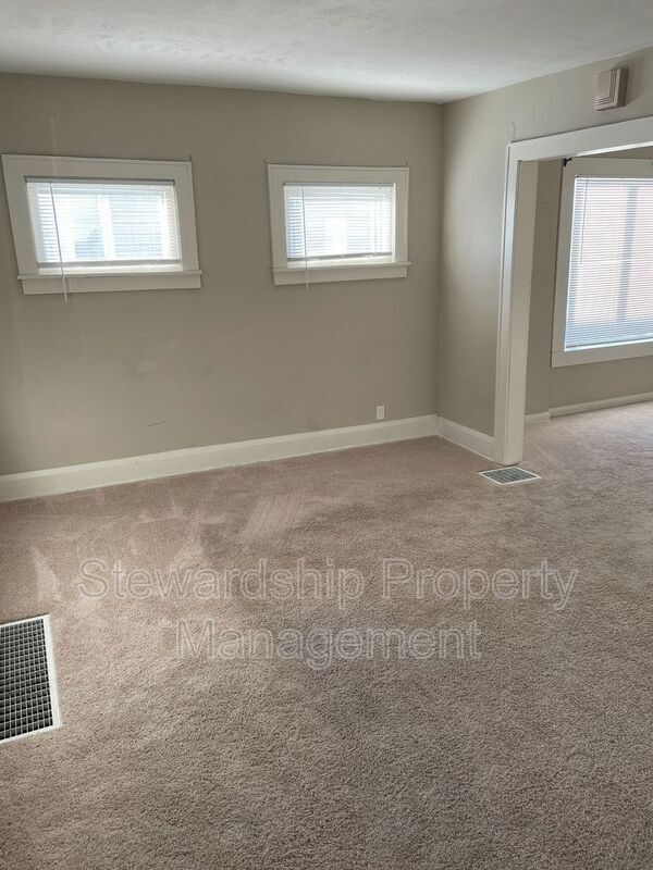 Building Photo - 22 Central Ct SE