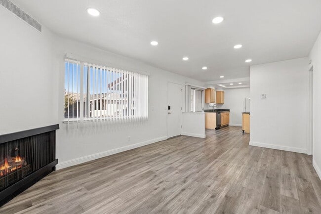 Building Photo - 4162 Hamilton Ave