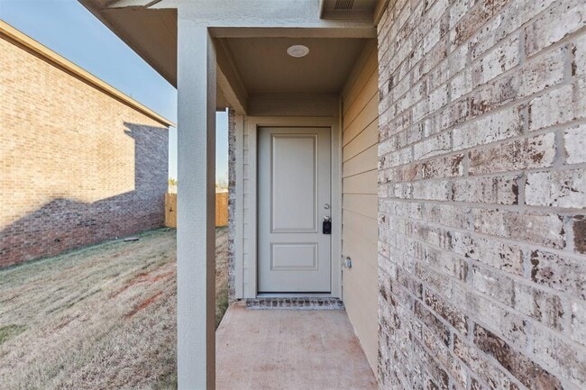 Building Photo - 14910 Parkway Center Ave