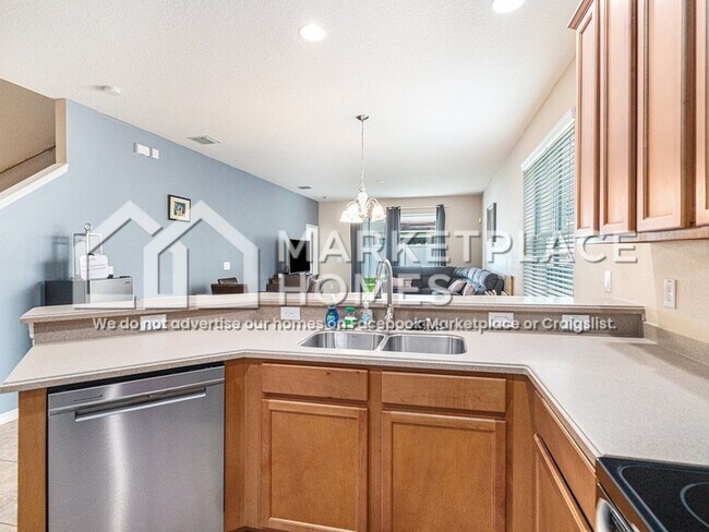 Foto del edificio - 8312 Deerland Bluff Ln