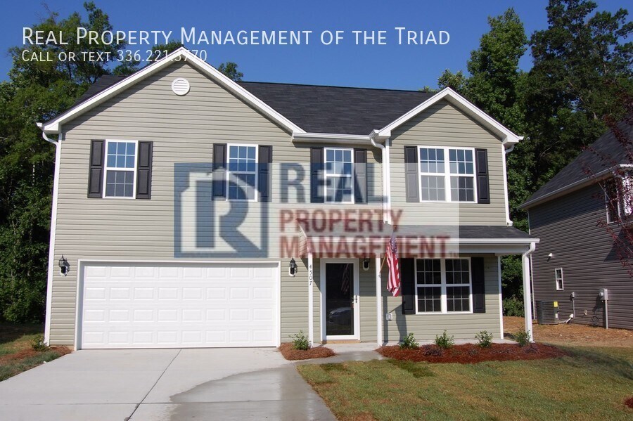 4BR/2.5BA w/2car Garage in Greensboro House Rental in Greensboro, NC