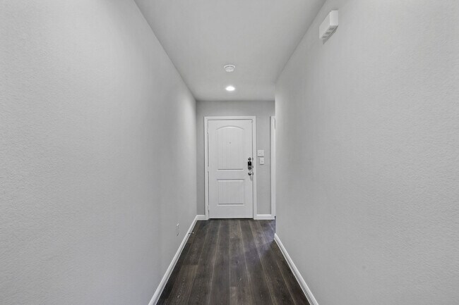 Foto del edificio - 313 Seclusion Dr