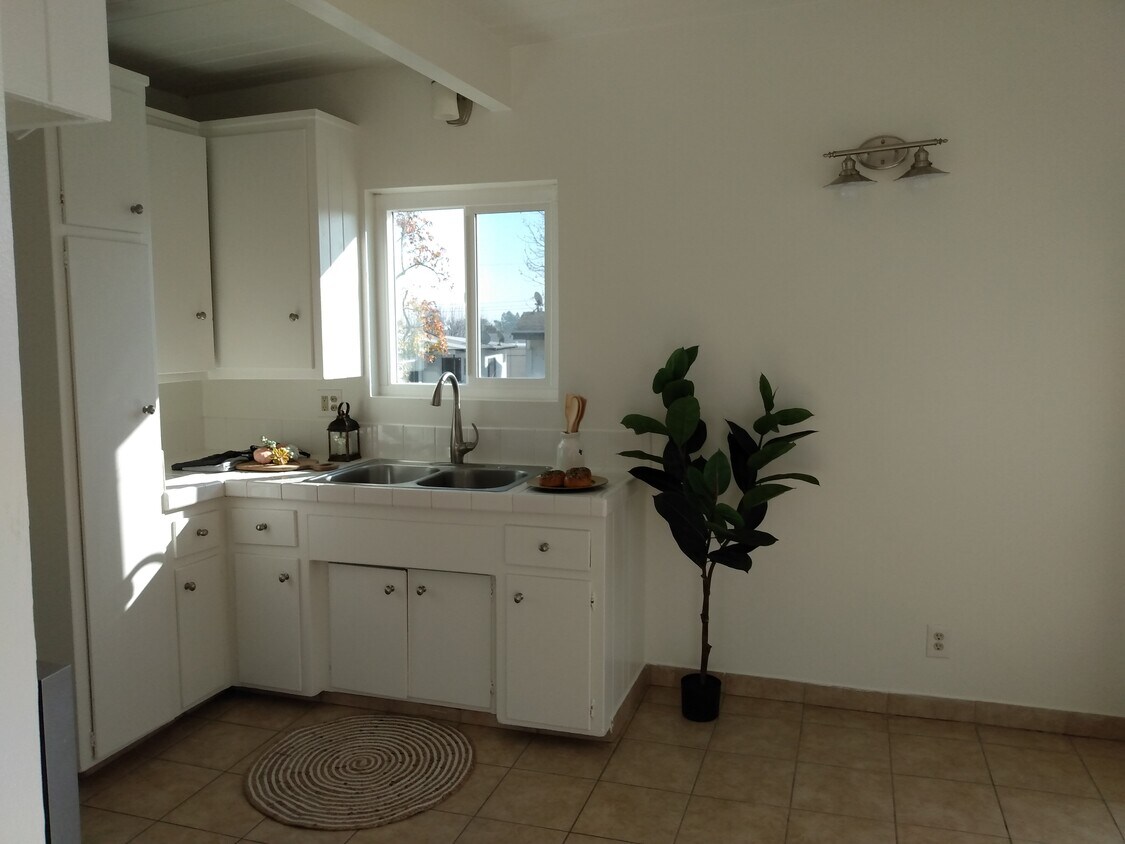 Primary Photo - 25233 Loytan St