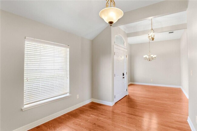 Foto del edificio - 328 Fletcher Dr