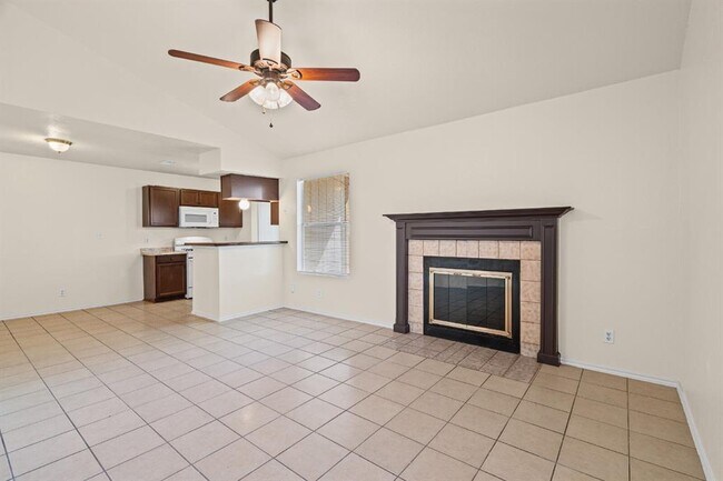 Foto del edificio - 16031 Fitchburg Cir